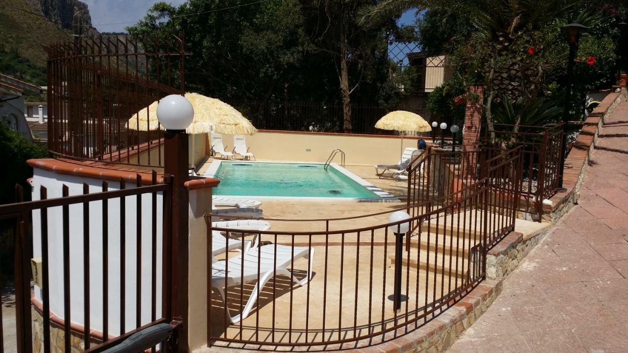 Villa Del Golfo Urio With Swimming Pool Shared By The Two Apartments Santa Flavia Exterior photo