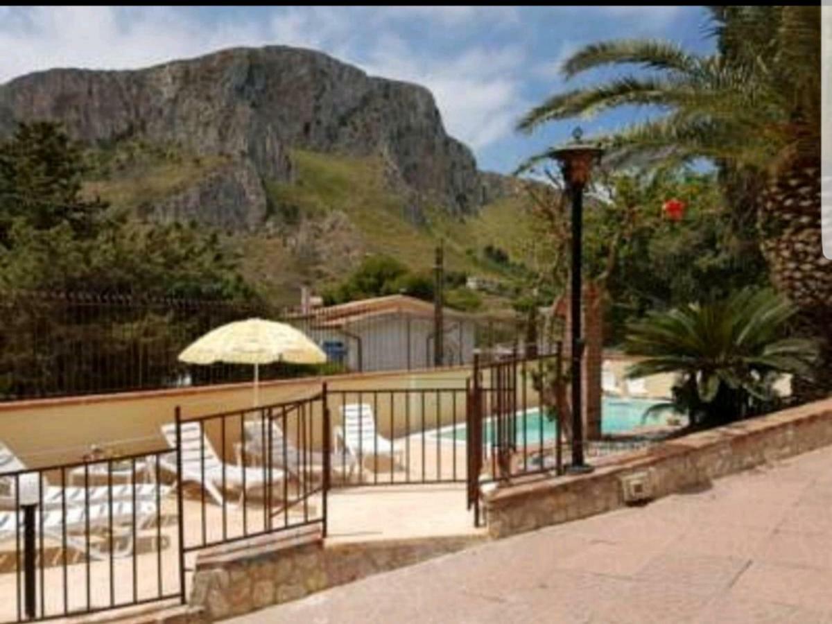 Villa Del Golfo Urio With Swimming Pool Shared By The Two Apartments Santa Flavia Exterior photo
